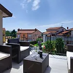 Charmantes Apartment Nur 800 Meter Zum Strand Mit Pool, Grillbereich, Waschmaschine
