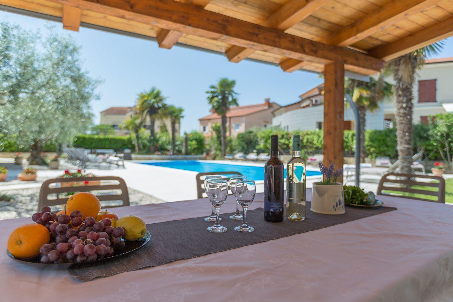 Charmantes Nur 800 Meter Zum Mit Pool, Grillbereich, Waschmaschine Apartment *