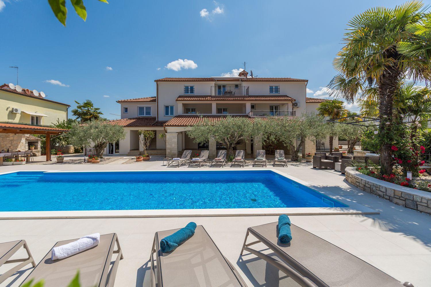 Charmantes Nur 800 Meter Zum Mit Pool, Grillbereich, Waschmaschine Apartment Poreč