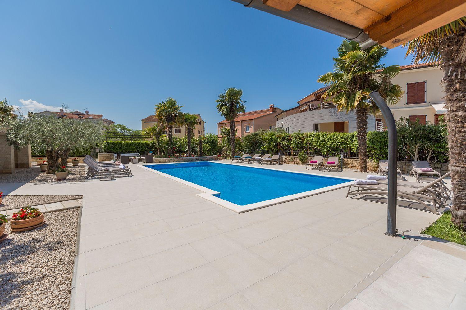 Apartment Charmantes Nur 800 Meter Zum Mit Pool, Grillbereich, Waschmaschine *