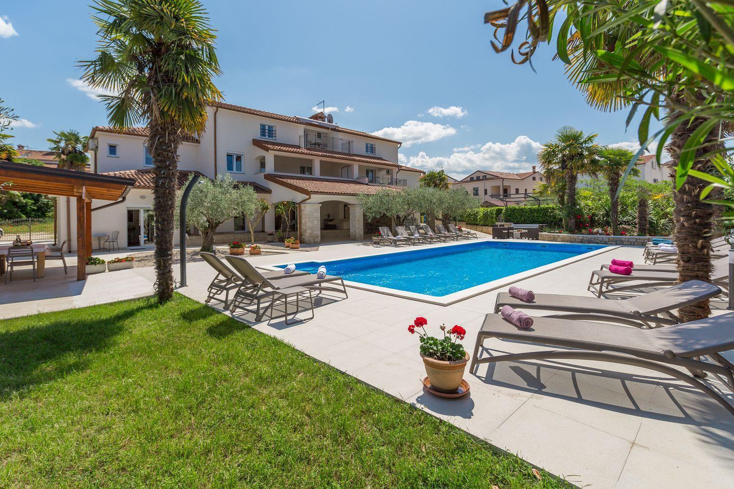 Apartment Charmantes Nur 800 Meter Zum Mit Pool, Grillbereich, Waschmaschine Poreč