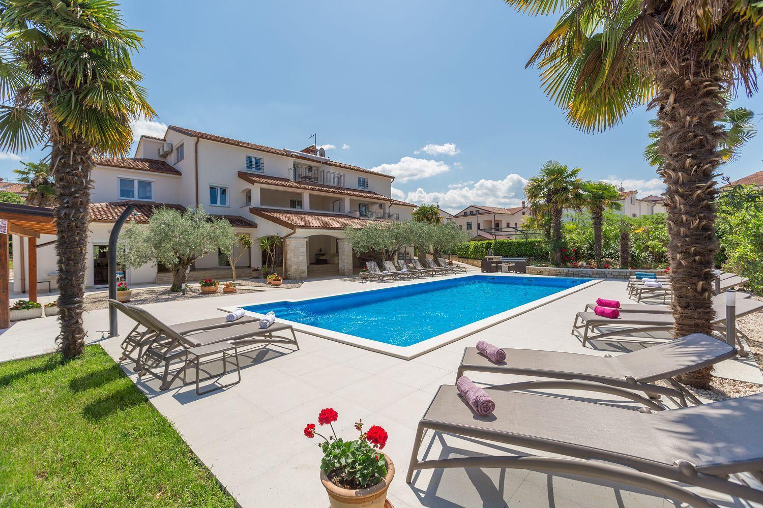 Charmantes Nur 800 Meter Zum Mit Pool, Grillbereich, Waschmaschine Apartment Poreč