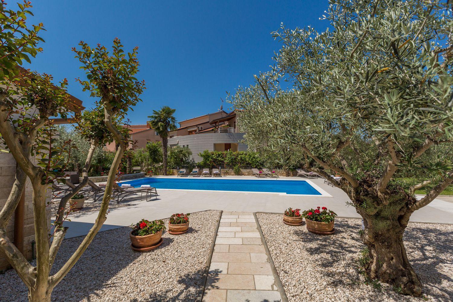 Apartment Charmantes Nur 800 Meter Zum Mit Pool, Grillbereich, Waschmaschine