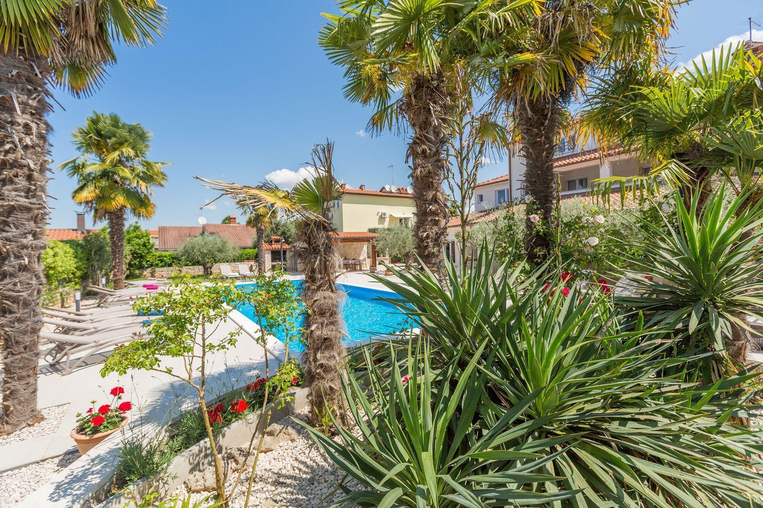 Charmantes Nur 800 Meter Zum Mit Pool, Grillbereich, Waschmaschine Apartment *