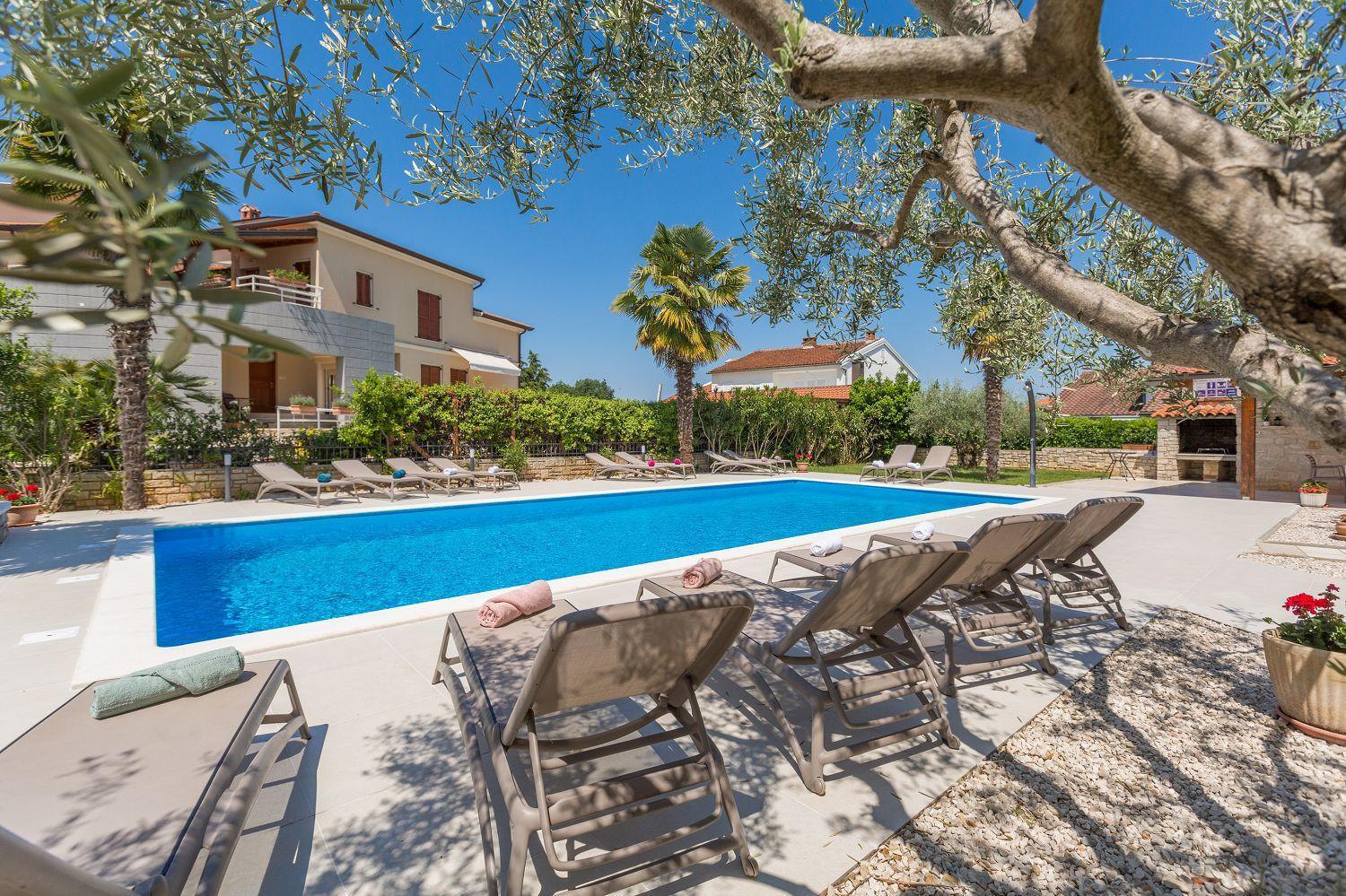 Apartment Charmantes Nur 800 Meter Zum Mit Pool, Grillbereich, Waschmaschine Poreč