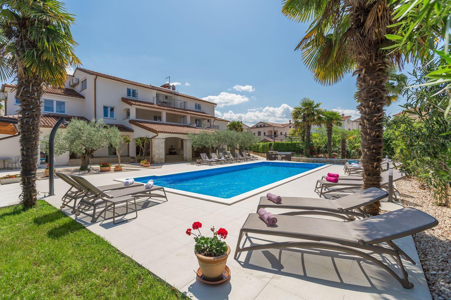 Charmantes Nur 800 Meter Zum Mit Pool, Grillbereich, Waschmaschine