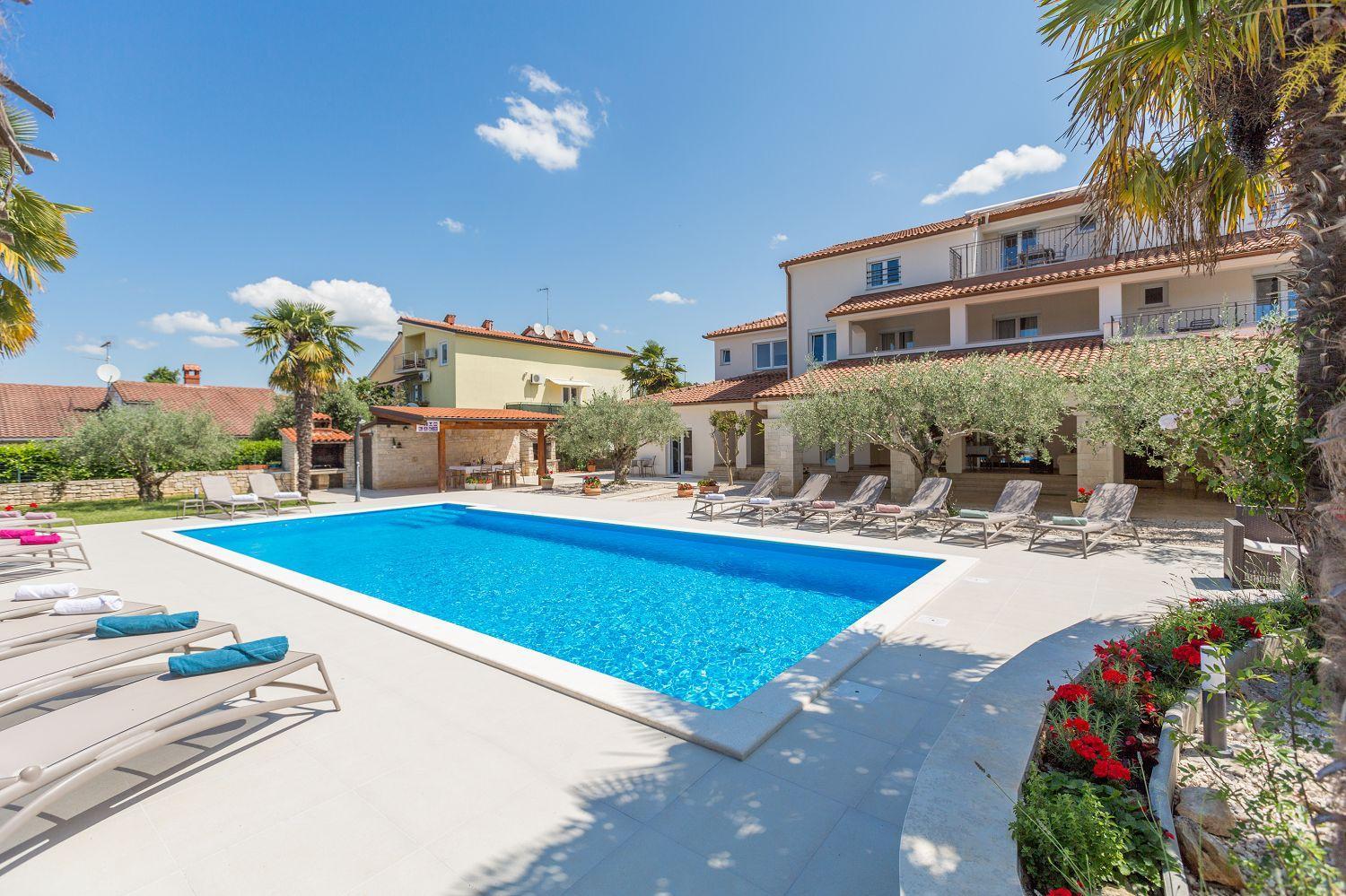 Apartment Charmantes Nur 800 Meter Zum Mit Pool, Grillbereich, Waschmaschine Poreč